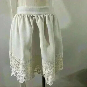Express White Floral Lace Bottom Skirt, Size 4